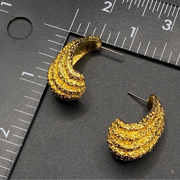 PREMIER DESIGNS Gold Tone Textured Tear Drop Post Pierced Earrings - Picture 3 of 6